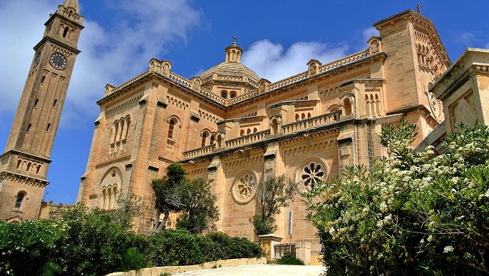 タ・ピーヌ教会_バラエティクルーズ