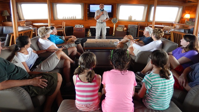 ブリーフィング_ガラパゴスクルーズ