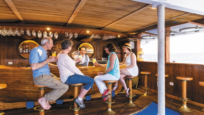 フィッシャーマンズバー_ガラパゴスクルーズ