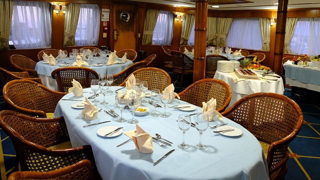 屋内ダイニングエリア